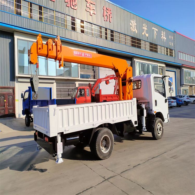 巴林右旗三轮随车吊定制 农用改装机自备吊中瑞长期出售