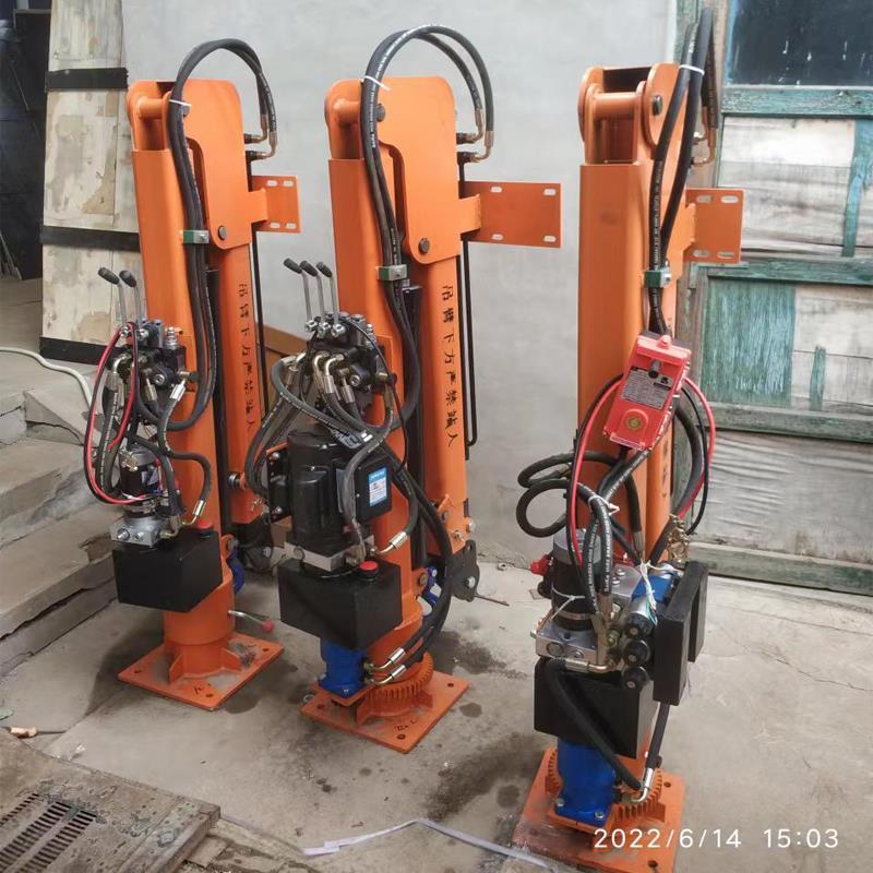 巴林右旗重汽蓝牌随车吊 3.2吨 国六动力强 液压驱动 农用自卸起重机